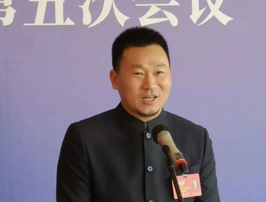 为进一步展示市政协团结、民主、开放、自信的形象，向市民和网友展示政协委员的履职风采，中山市政协十二届五次会议在2月4日上午开幕前开设“委员通道”，市政协委员、爱游戏官网登录入口-网页版-爱游戏(中国)公司总经理陈朝阳走进“委员通道”，回应社会关切的问题。他就如何做好城市应急管理规划的问题进行发言，并回答记者提问。.jpg